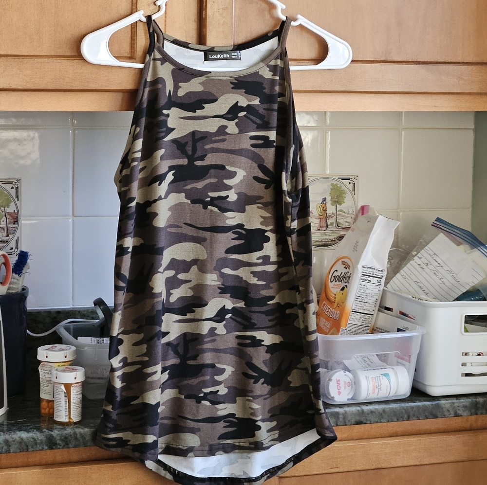 LouKeith camo high neck tank top size small